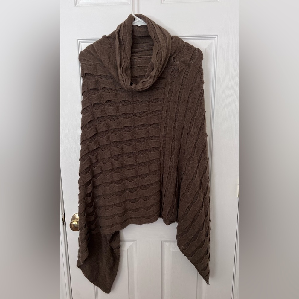 Green brown poncho with relaxed collar and textured pattern